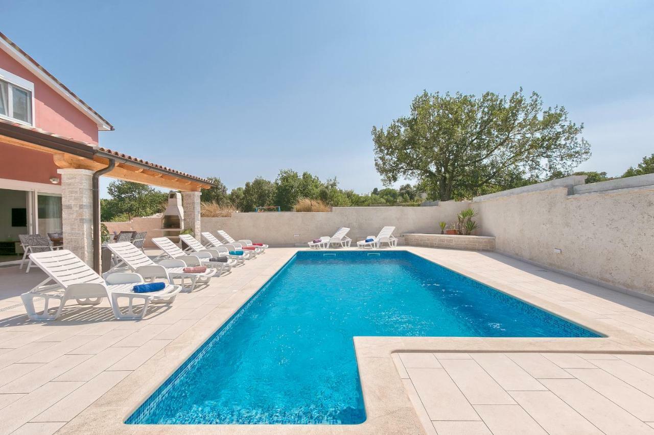 Holiday Home Nikol Pula Exterior foto